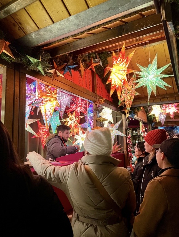 At Chicagos beloved Christkindlmarket, one shop sells handmade stars to help get people into the holiday spirit.