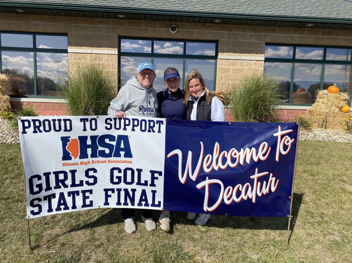 Maggie and her parents at the beginning of the IHSA State Golf Final