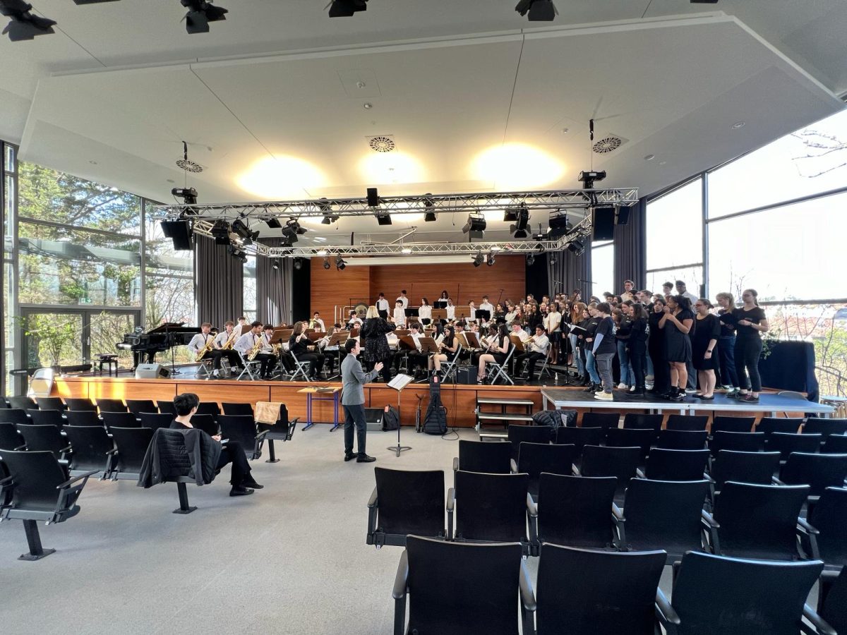 Latins band and chorus, along with the Albert Einstein Gymnasiums chorus, in practice before their Thursday concert.