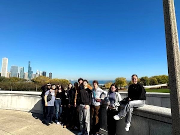 The students from Paris go to Chicago's Field Museum.