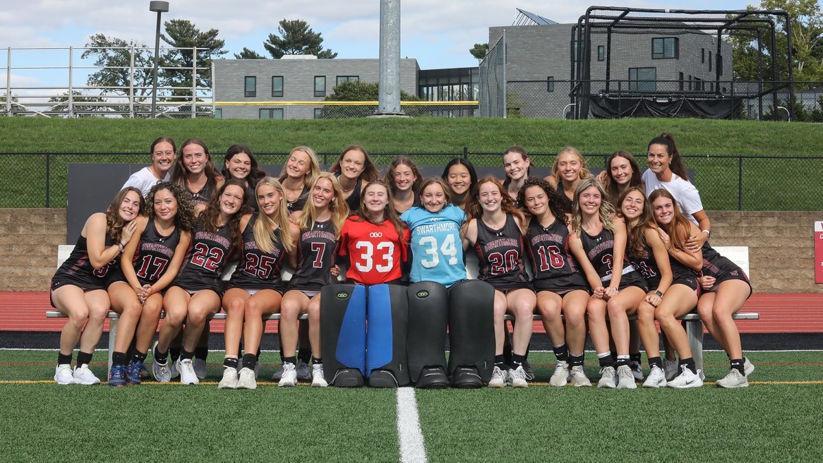 Zoe Larsen '24 (fourth from left in front row) with team at Swarthmore.