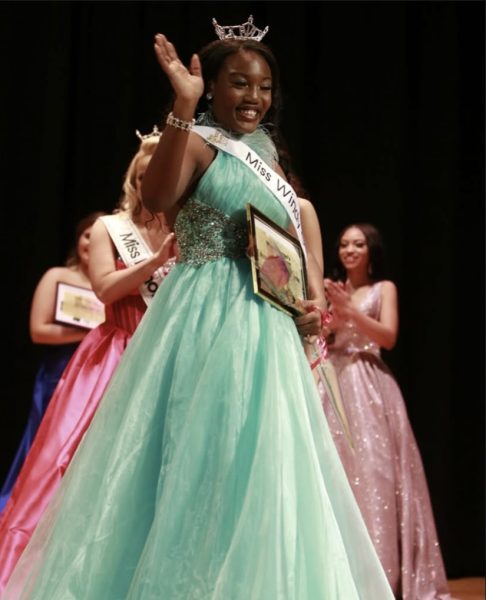 Latin Sophomore Crowned Miss Windy City’s Teen