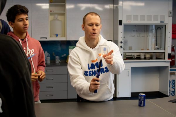 Upper School science teacher Jonty Faulkner leads a lab for his Forensics class.