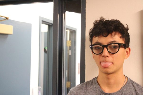 Latin Extends Phone Policy to Ban Digital Glasses