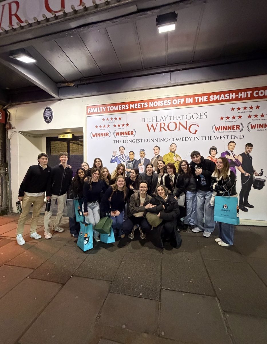 Students with actor Tom Wainwright, who performed in "The Play That Goes Wrong."
